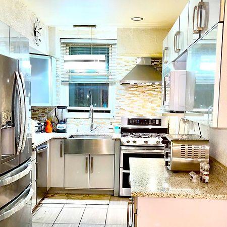 Lga Airport 3 Mins, 3 Bedroom Duplex House, Parking And Private Backyard, 9Mins Subway! New York City Exterior photo