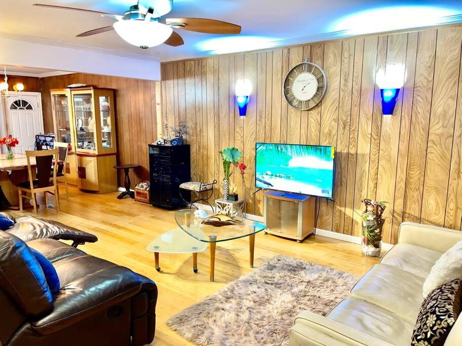 Lga Airport 3 Mins, 3 Bedroom Duplex House, Parking And Private Backyard, 9Mins Subway! New York City Exterior photo