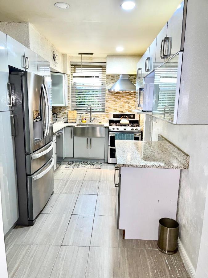 Lga Airport 3 Mins, 3 Bedroom Duplex House, Parking And Private Backyard, 9Mins Subway! New York City Exterior photo
