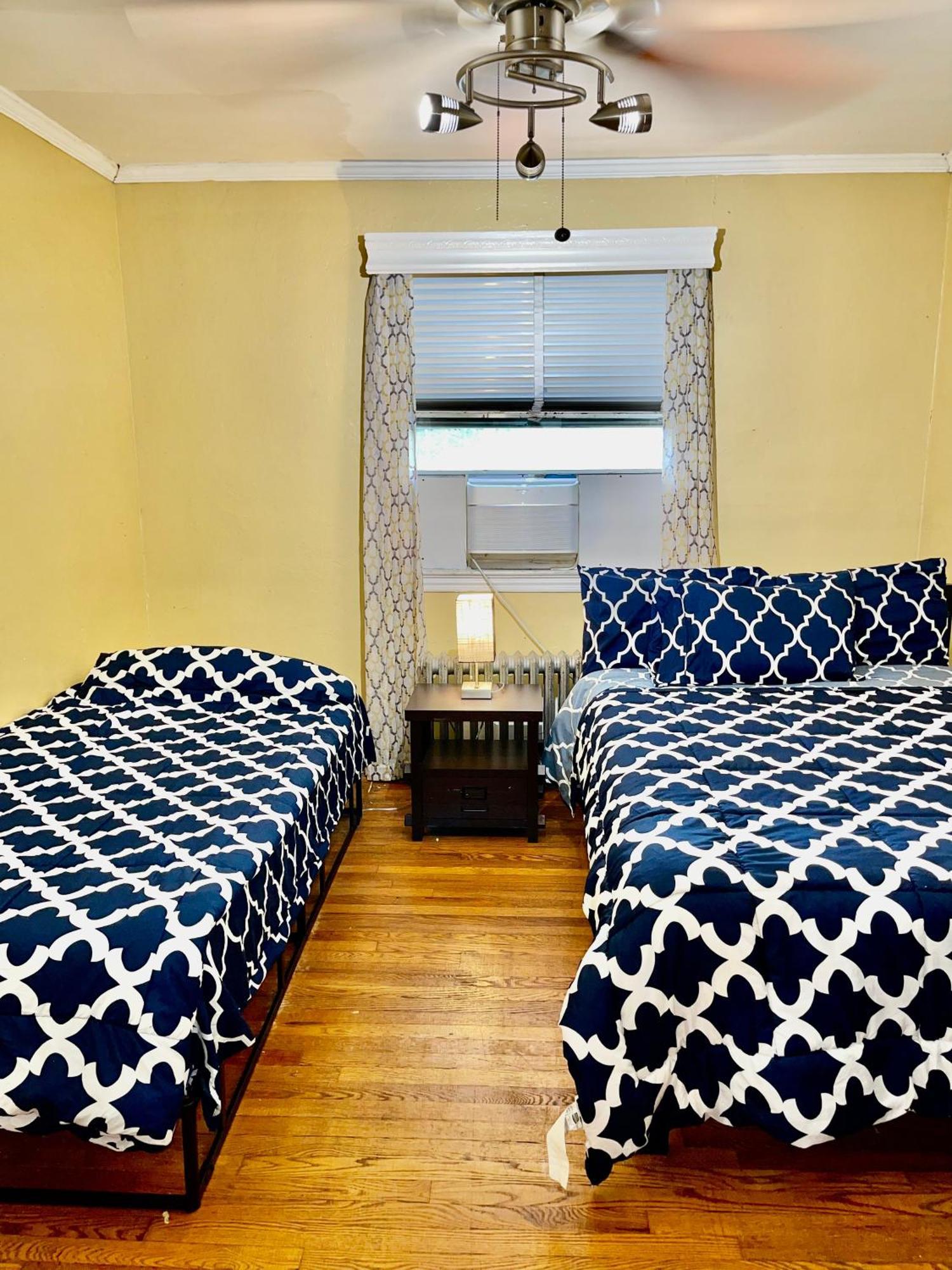Lga Airport 3 Mins, 3 Bedroom Duplex House, Parking And Private Backyard, 9Mins Subway! New York City Exterior photo